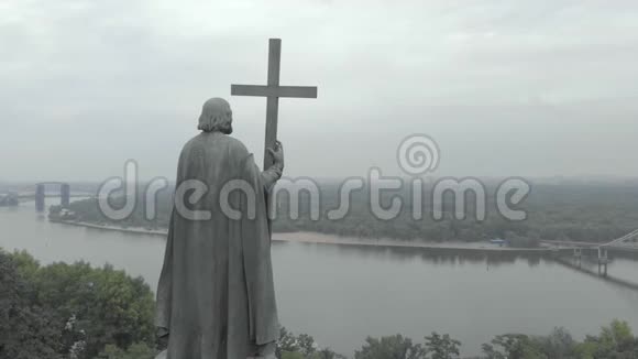 伟大的沃洛迪米尔纪念碑基辅乌克兰空中景观视频的预览图