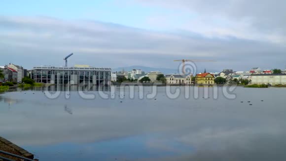 雷克雅未克附近的城市景观视频的预览图