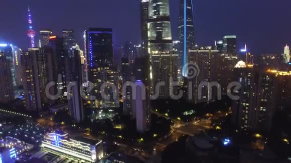 上海陆家嘴城市夜景的一幕视频的预览图
