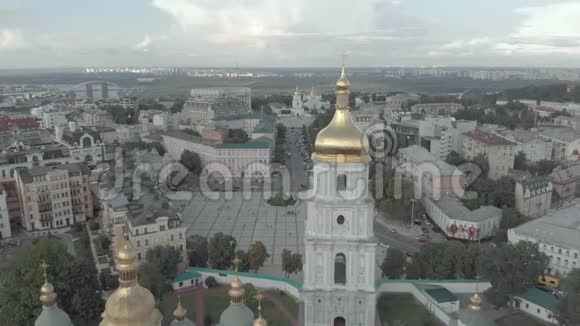 乌克兰基辅圣索菲亚大教堂空中景观视频的预览图