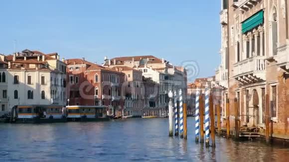 在威尼斯大运河上航行视频的预览图