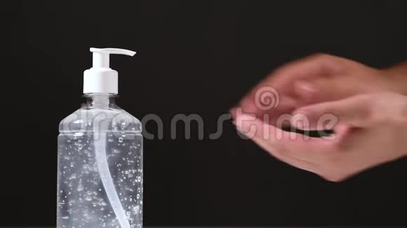 用凝胶酒精清洁双手凝胶消毒剂视频的预览图