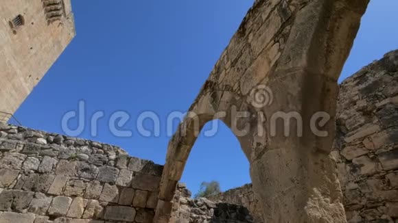 塞浦路斯科洛西城堡遗址内院及幸存主楼视频的预览图