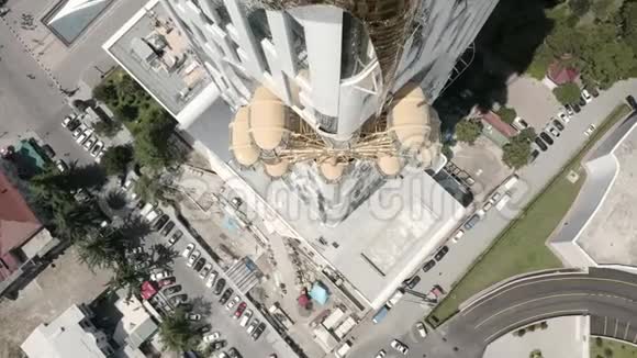 巴统工业大学自上而下的无人机飞行视频的预览图