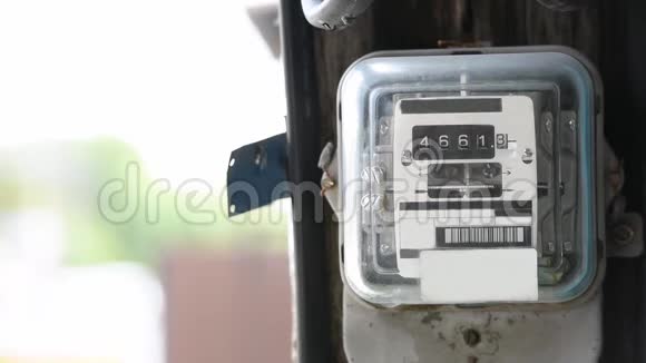 安装在混凝土电杆上的电表按用途轮换使用视频的预览图