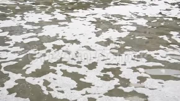 污水概念污染问题世界环境问题流动的脏棕色洪水视频的预览图