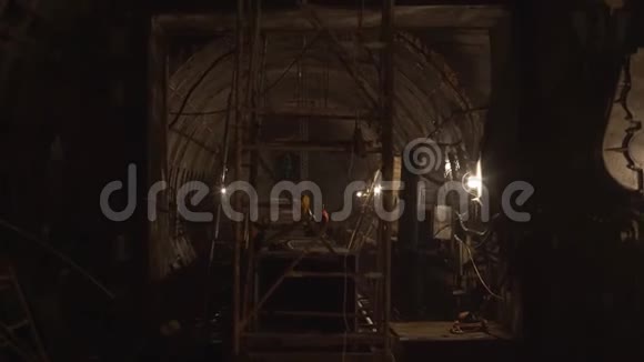 地铁4地铁山隧道地下施工现场K泊林机械的发展演变视频的预览图