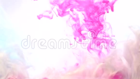 烟流覆盖洋红粉雾运动白色视频的预览图