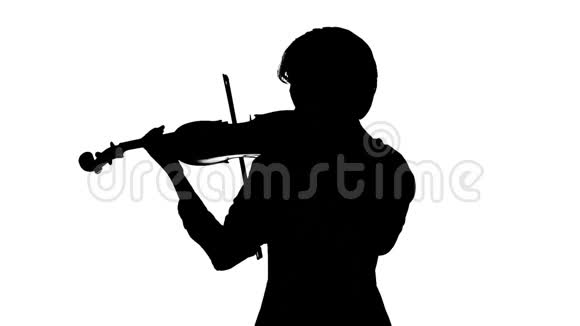 小提琴演奏一部经典作品白色背景剪影慢动作视频的预览图