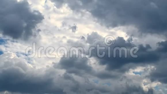 黑雨云缓缓移动视频的预览图