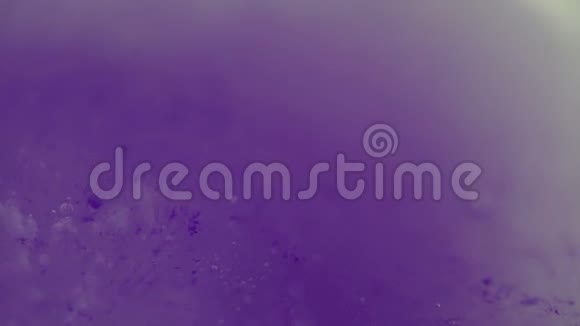 水冷冻背景紫蓝紫罗兰图案视频的预览图