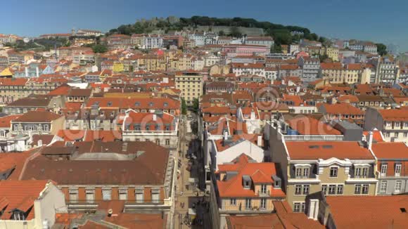 葡萄牙里斯本的街道和房屋视频的预览图
