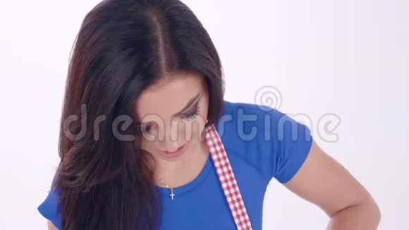 切菜的女孩画像视频的预览图