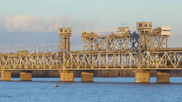 阿穆尔老铁路桥视频的预览图