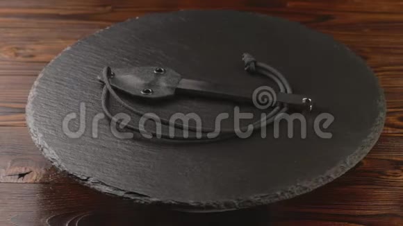 为木匠定制的手工制作的日本kiridashi标记刀用于旋转石板桌抛光表面视频的预览图