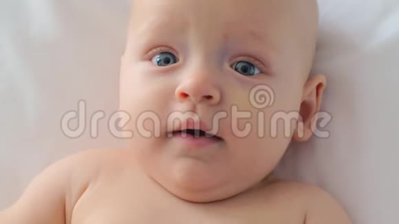孩子的情绪六个月儿童肖像视频的预览图