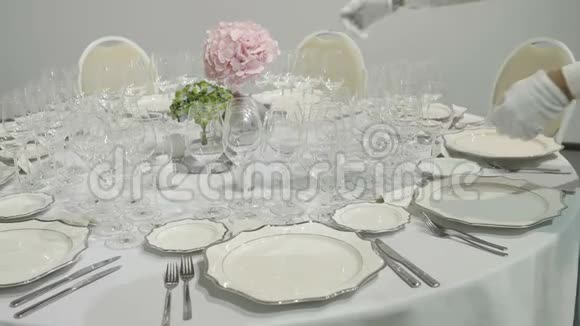 餐饮服务玻璃酒杯用于葡萄酒脱胶生日会议婚礼视频的预览图