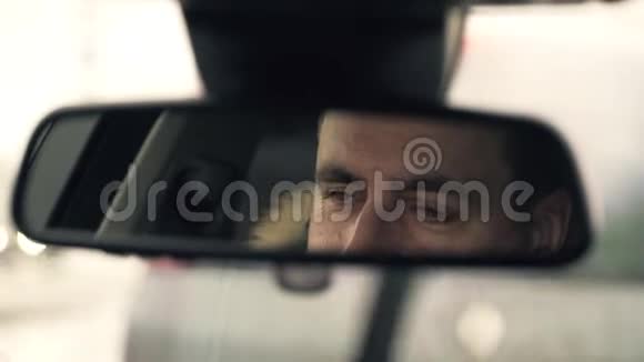 汽车后视镜1080p25fps中眼睛反射视频的预览图