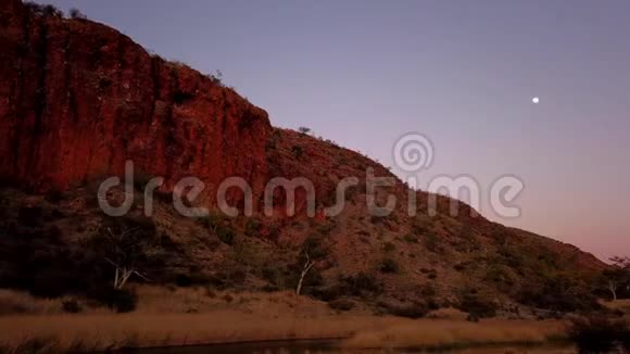 日出时的格伦海伦峡谷视频的预览图