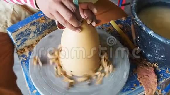 手工艺陶器手做泥罐手工制作工艺传统技术视频的预览图