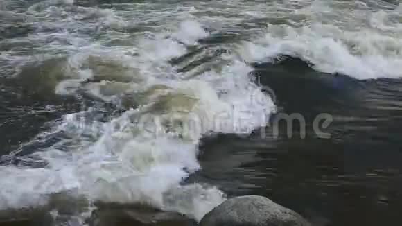 内华达州的特鲁克河洪水过后视频的预览图
