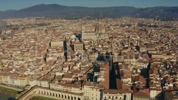 佛罗伦萨城的空中拍摄意大利圣玛丽亚德尔菲奥雷大教堂视频的预览图