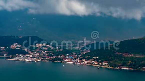 黑山的海雨视频的预览图