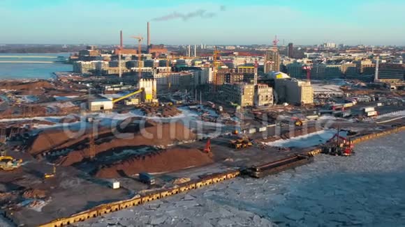 芬兰赫尔辛基的一个鸟瞰图工业场地视频的预览图