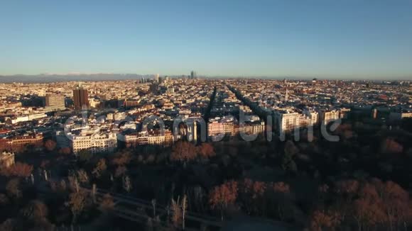 西班牙冬季早晨马德里空中射击视频的预览图