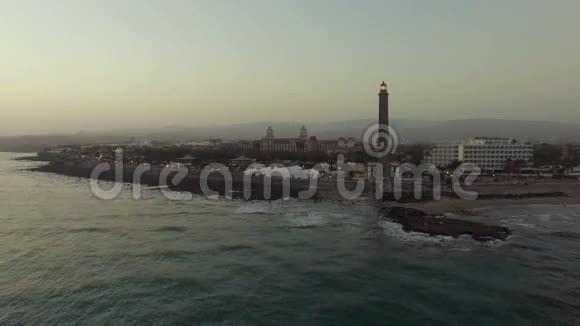 加那利大海岸灯塔的空中拍摄视频的预览图