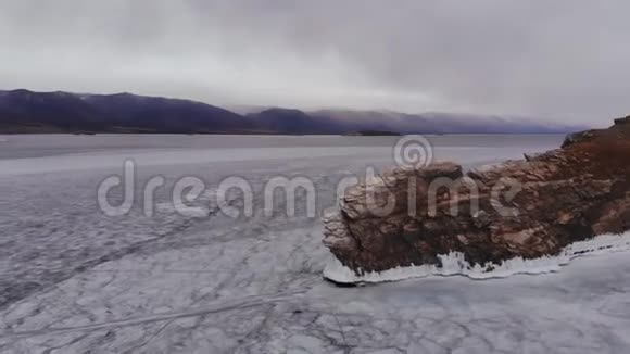 龙角贝加尔湖上的自然地标视频的预览图