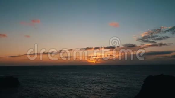 图片4K日落时间在大西洋上空视频的预览图