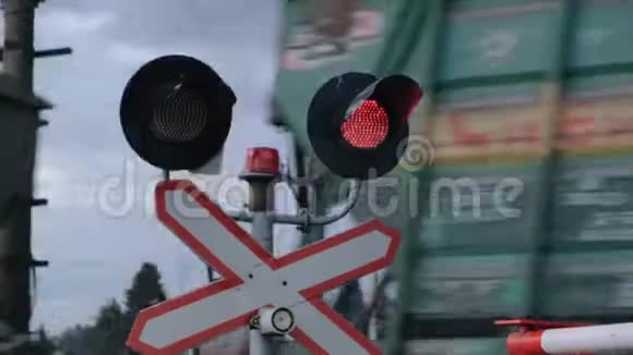 禁止信号在铁路道口闪烁信号视频的预览图