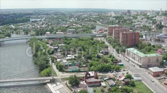 彭萨俄罗斯彭萨市有住宅区和高速公路在平静的寒冷的阳光下俯瞰着俄罗斯的彭萨市视频的预览图