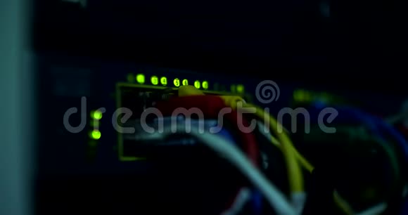 服务器电缆和灯视频的预览图