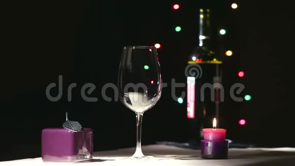 乌克兰基辅一瓶红酒和一杯红酒视频的预览图