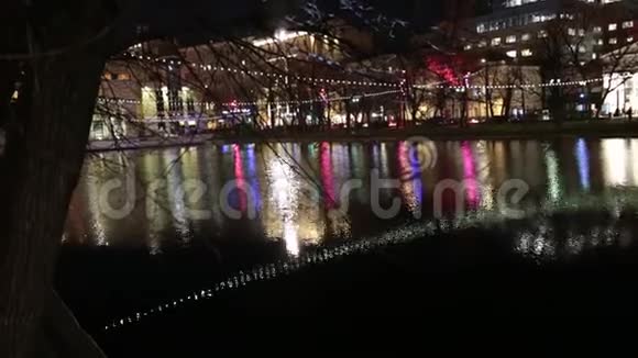莫斯科有倒影的永恒池塘视频的预览图