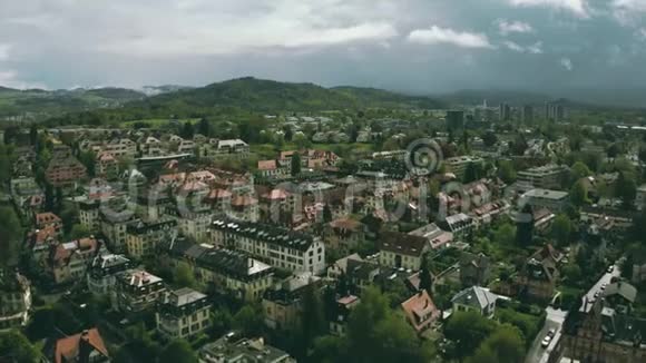 瑞士伯尔尼居民区空中射击视频的预览图