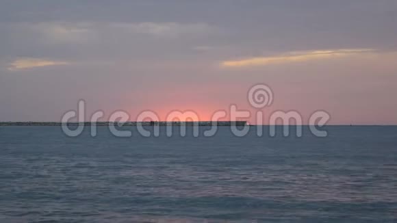 夕阳下的游艇视频的预览图