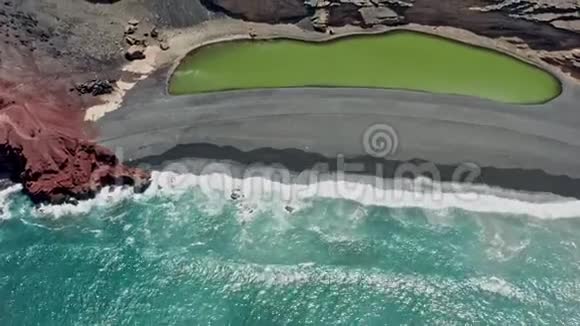 埃尔戈沃绿湖空中全景天桥加那利群岛兰萨罗特视频的预览图