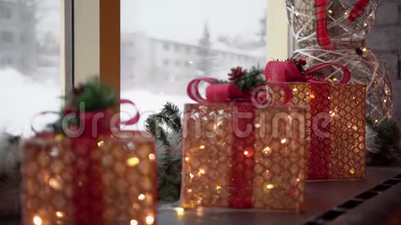 美丽的圣诞装饰礼品站视频的预览图