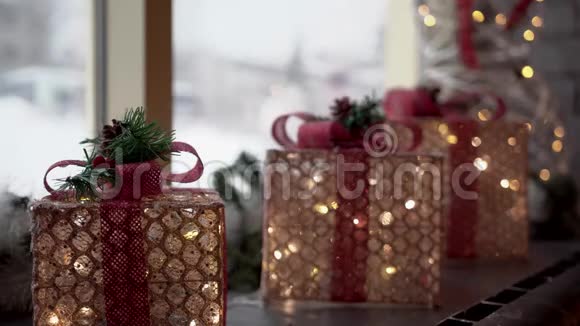 美丽的圣诞装饰礼品站视频的预览图
