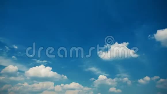 午后的云和蓝天视频的预览图