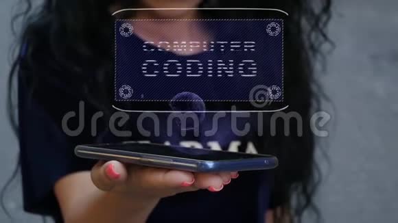 女人展示HUD全息计算机编码视频的预览图