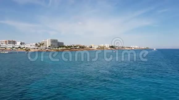沿塞浦路斯佩内拉的地中海交通视频的预览图