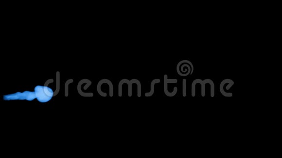 黑色背景上的蓝色荧光墨水三维渲染与卢马哑光14视频的预览图