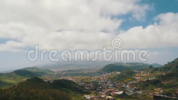 泰内里夫岛阿纳加风景秀丽的山脉和海岸线美丽的山和云视频的预览图