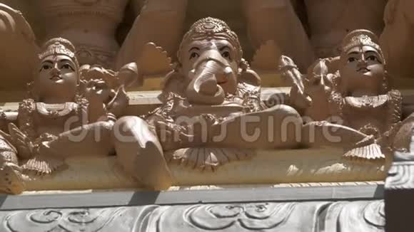 寺庙上的甘尼莎雕像视频的预览图