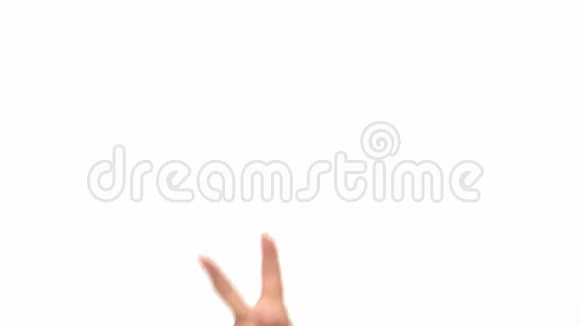 手的动作在白色的背景上显示两个手指是胜利的象征视频的预览图
