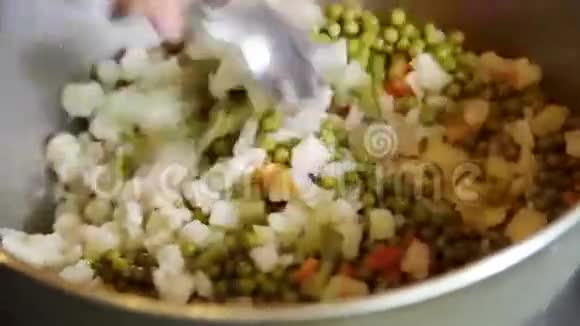 混合素食沙拉视频的预览图